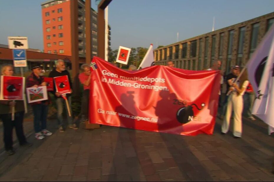 Een protest tegen de komst van een munitiedepot in Hoogezand